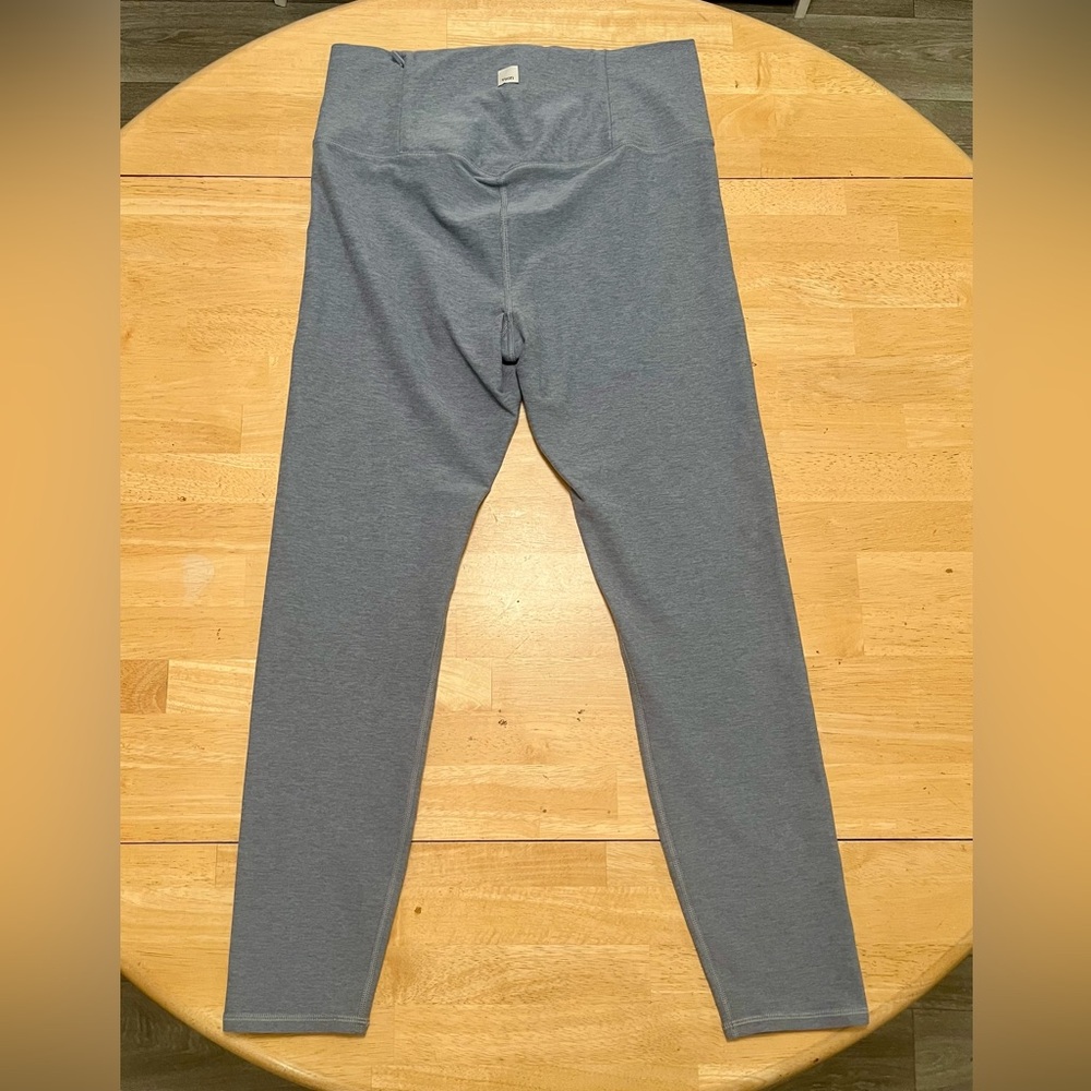Vuori clean elevation blue leggings size large EUC
